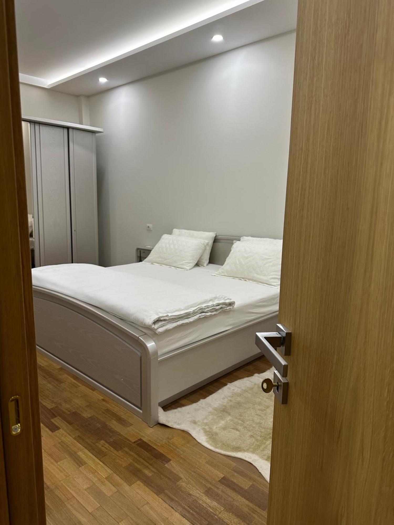 Dry Lake Apartment Tirana Buitenkant foto